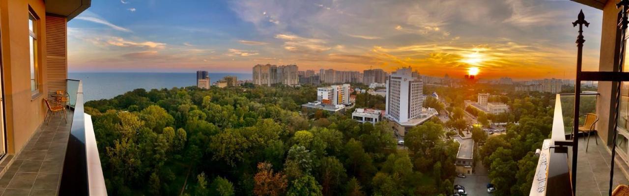 Apart Hotel Greenwood Near Sea Odesa Exterior foto